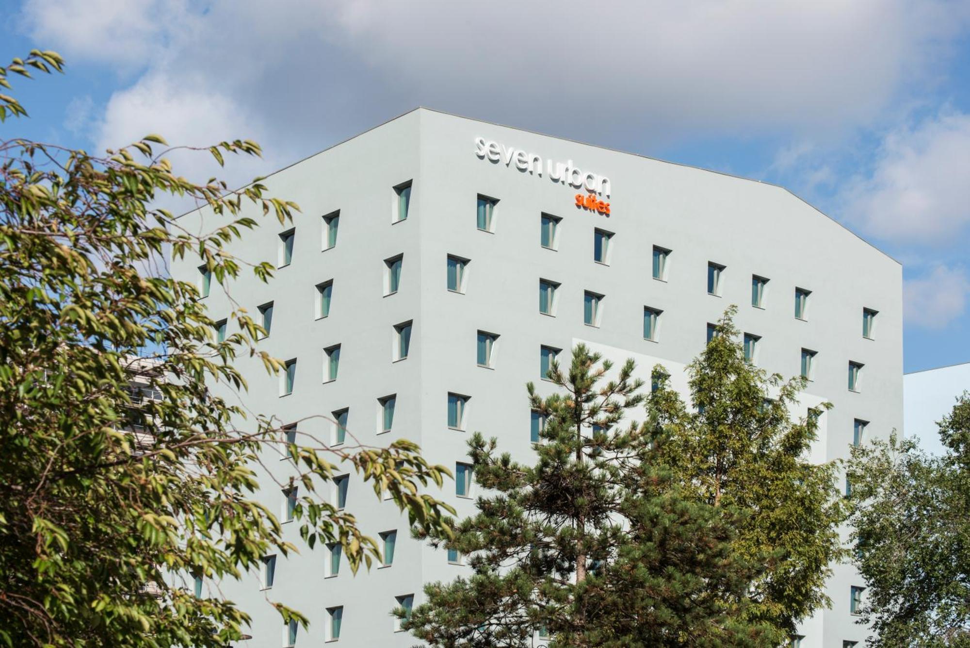 Seven Urban Centre Hotel 4*